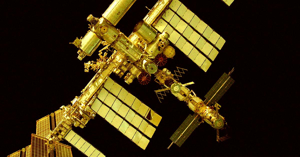 Nasa Says It’s Totally Fine The Space Station Is Absolutely Riddled With Cracks And Leaks